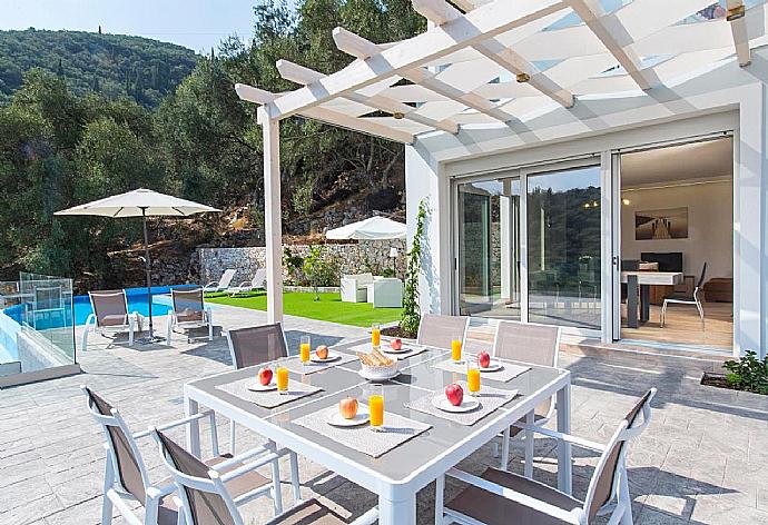 Outdoor dining table . - Villa Rana . (Photo Gallery) }}