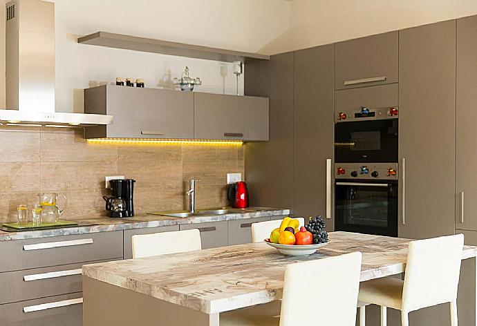 Equipped kitchen . - Villa Rana . (Photo Gallery) }}