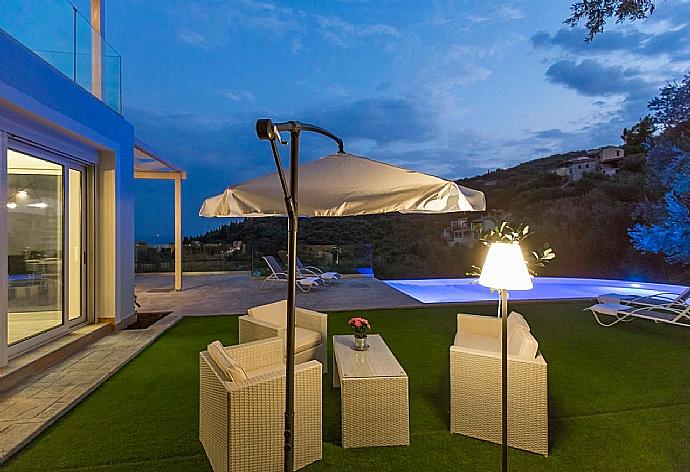 Outdoor sitting area . - Villa Rana . (Galería de imágenes) }}