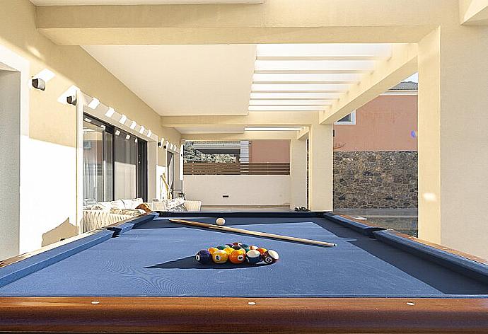 Outdoor pool table . - Villa Arivallos . (Photo Gallery) }}