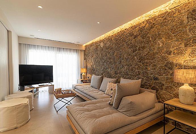 Lounge room with A/C and TV . - Villa Arivallos . (Photo Gallery) }}