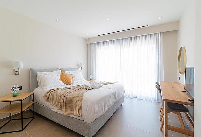 Twin en suite bedroom . - Villa Arivallos . (Photo Gallery) }}