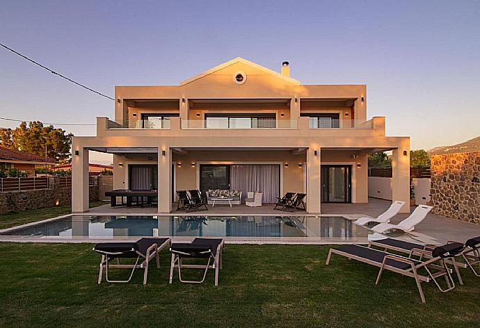 Beautiful private villa with private heated pool, spa and wine cellar . - Villa Arivallos . (Galería de imágenes) }}