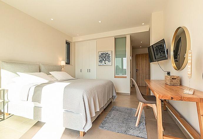 Twin en suite bedroom . - Villa Arivallos . (Photo Gallery) }}