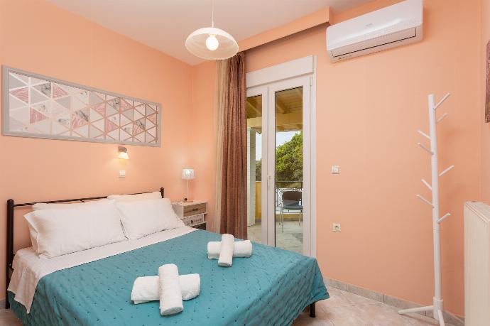 Double bedroom on first floor with A/C, sea views, and balcony access . - Villa Marafen . (Fotogalerie) }}
