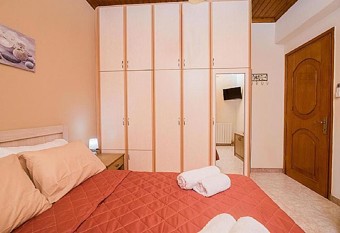 Double bedroom with A/C and TV . - Villa Michael . (Galería de imágenes) }}