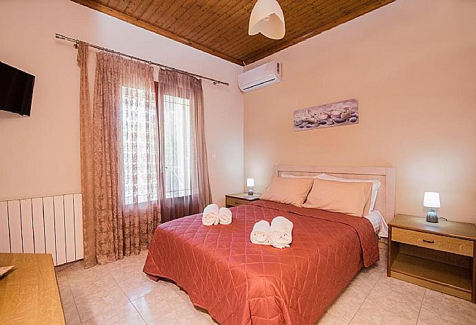 Double bedroom with A/C and TV . - Villa Michael . (Photo Gallery) }}