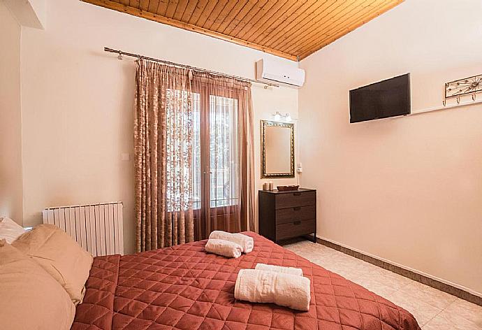 Double bedroom with A/C and TV . - Villa Michael . (Photo Gallery) }}