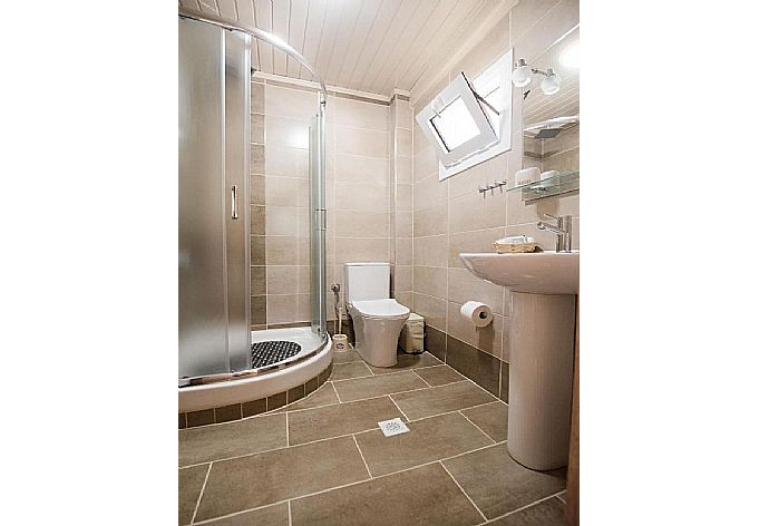 Family bathroom . - Villa Michael . (Galerie de photos) }}