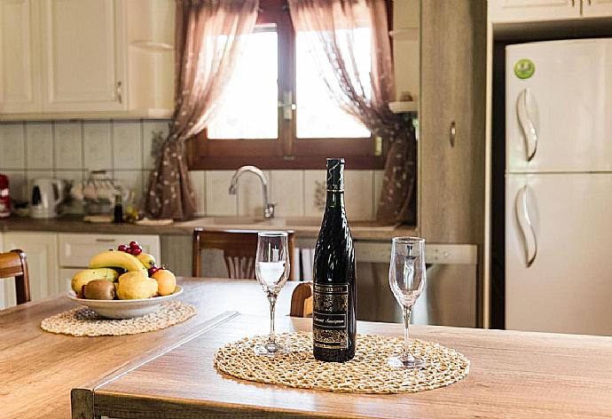 Equipped kitchen . - Villa Michael . (Fotogalerie) }}