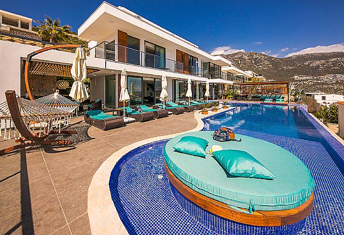  . - Villa Pirlanta . (Photo Gallery) }}