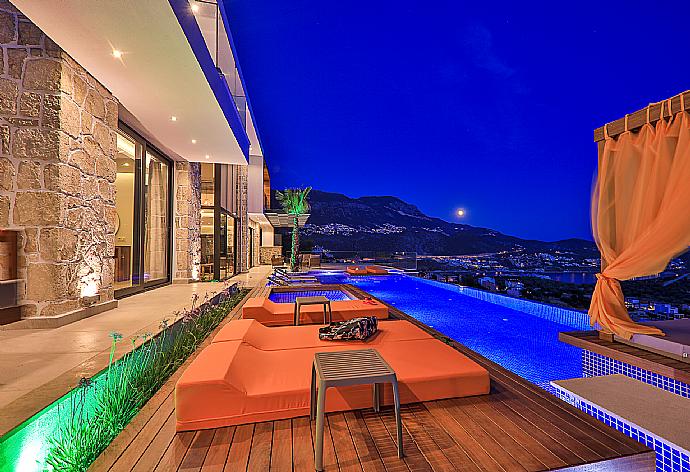  . - Villa Shine . (Fotogalerie) }}