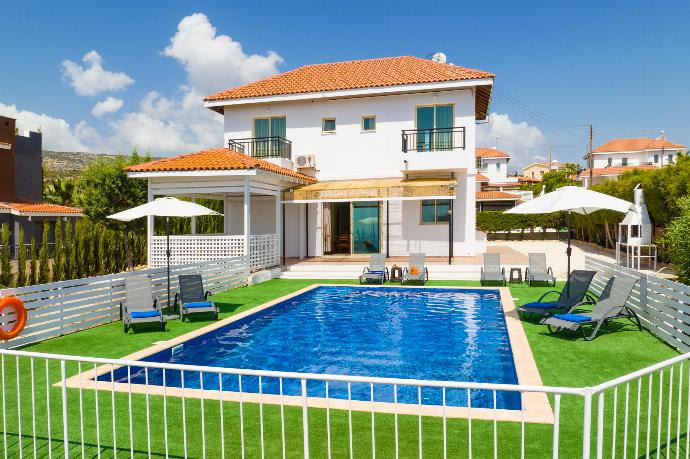 Beautiful villa with private pool and terrace with sea views . - Villa Solon . (Galería de imágenes) }}
