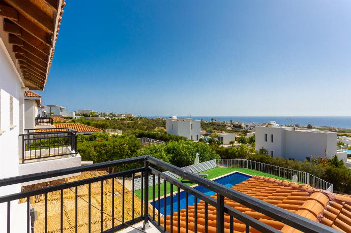 Balcony with sea views . - Villa Solon . (Galleria fotografica) }}