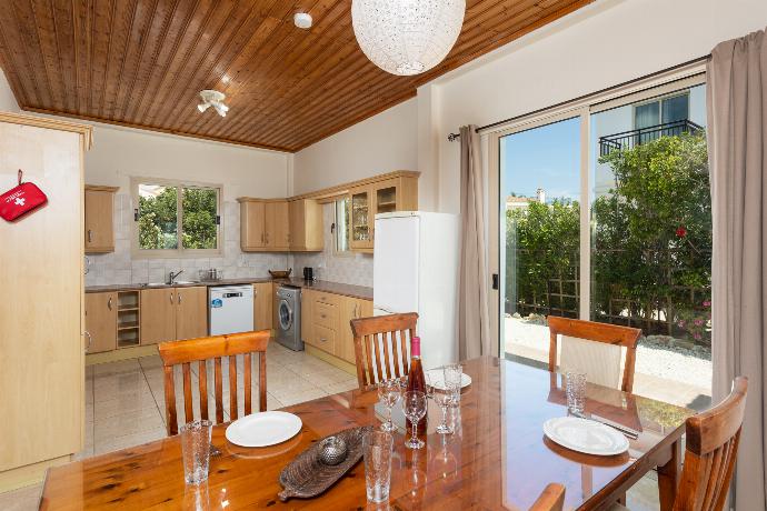 Open-plan living room with sofas, dining area, kitchen, WiFi internet, satellite TV, and sea views . - Villa Aristotle . (Fotogalerie) }}