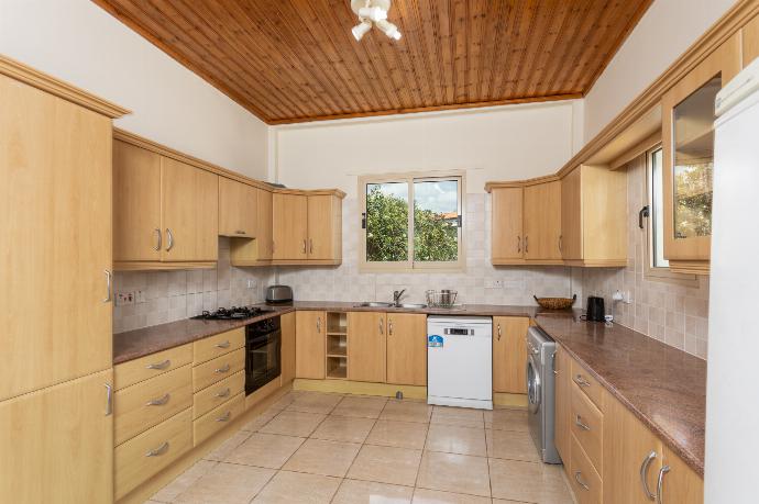 Equipped kitchen . - Villa Aristotle . (Fotogalerie) }}