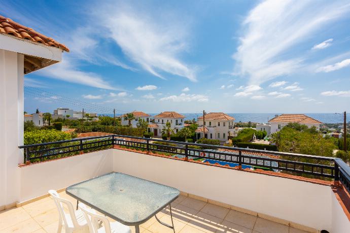 Upper terrace area with sea views . - Villa Aristotle . (Fotogalerie) }}