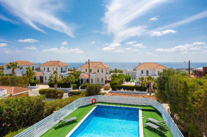 View from upper terrace . - Villa Aristotle . (Fotogalerie) }}