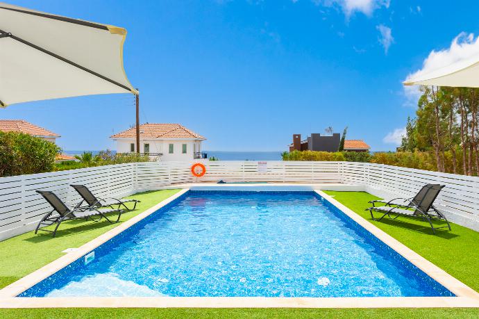 Private pool and terrace with sea views . - Villa Archimedes . (Fotogalerie) }}