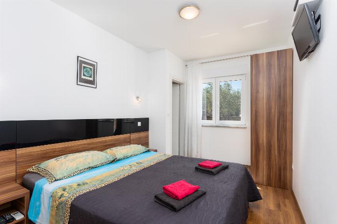 Double bedroom with en suite bathroom, A/C, and TV . - Villa Krnica . (Photo Gallery) }}