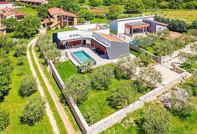 Aerial view of Villa LM . - Villa LM . (Galleria fotografica) }}