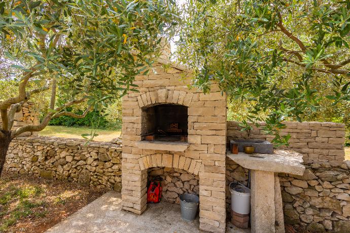 BBQ area . - Villa LM . (Galerie de photos) }}