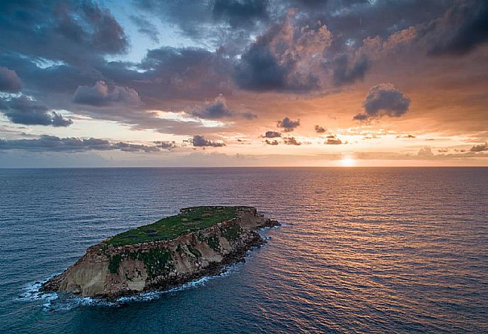 Island off the Akamas Peninsula . - Villa Tsikkos Ena . (Галерея фотографий) }}