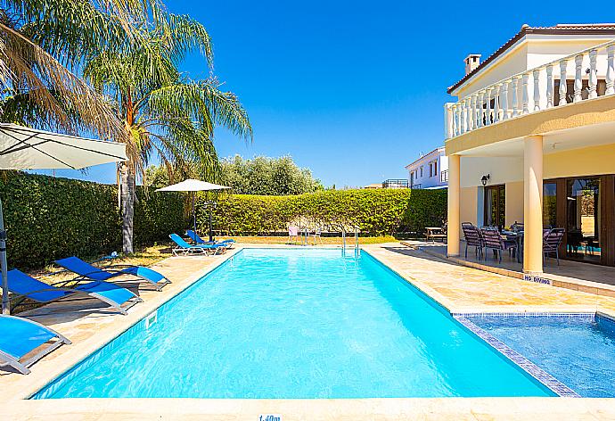 ,Beautiful villa with private pool and terrace . - Villa Tsikkos Ena . (Галерея фотографий) }}