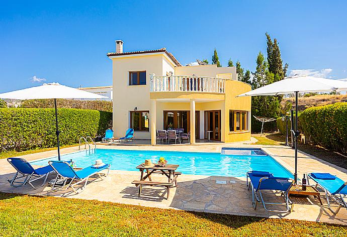 ,Beautiful villa with private pool and terrace . - Villa Tsikkos Tessera . (Photo Gallery) }}