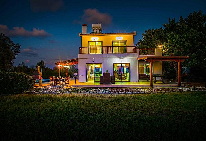 Night view . - Blue Bay Villa Nicole . (Galleria fotografica) }}