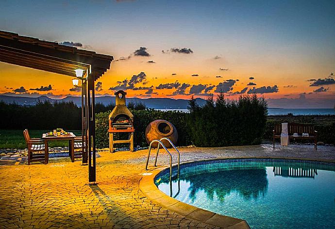 Night view . - Blue Bay Villa Nicole . (Photo Gallery) }}