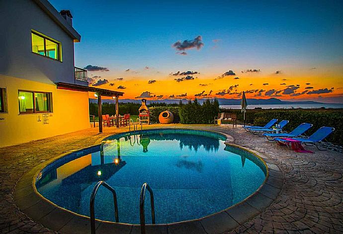 Night view . - Blue Bay Villa Nicole . (Photo Gallery) }}