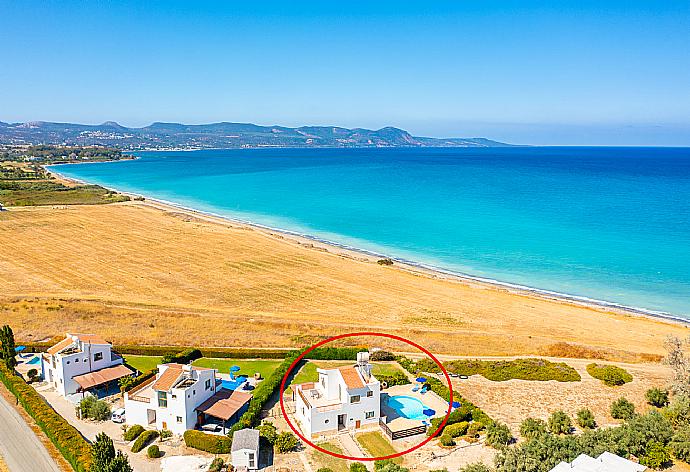 Aerial view showing location of Blue Bay Villa Nicole . - Blue Bay Villa Nicole . (Galerie de photos) }}