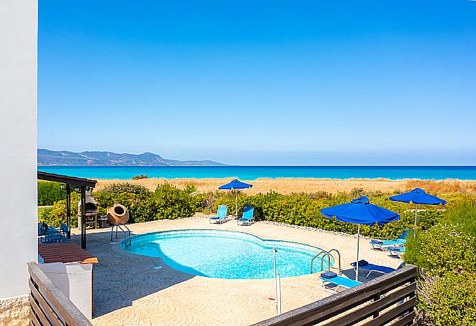 Private pool, terrace, and garden with sea views . - Blue Bay Villa Nicole . (Fotogalerie) }}