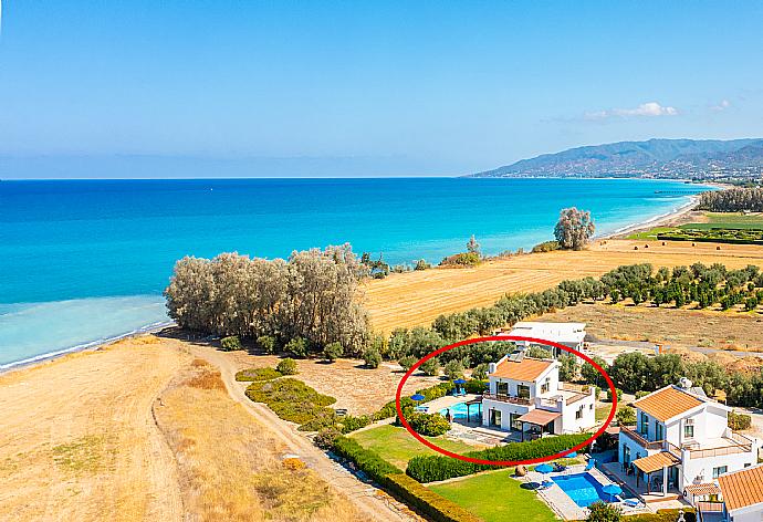Aerial view showing location of Blue Bay Villa Nicole . - Blue Bay Villa Nicole . (Fotogalerie) }}