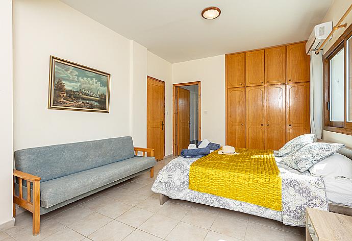 Double bedroom with en suite bathroom, A/C, and terrace access . - Blue Bay Villa Nicole . (Галерея фотографий) }}