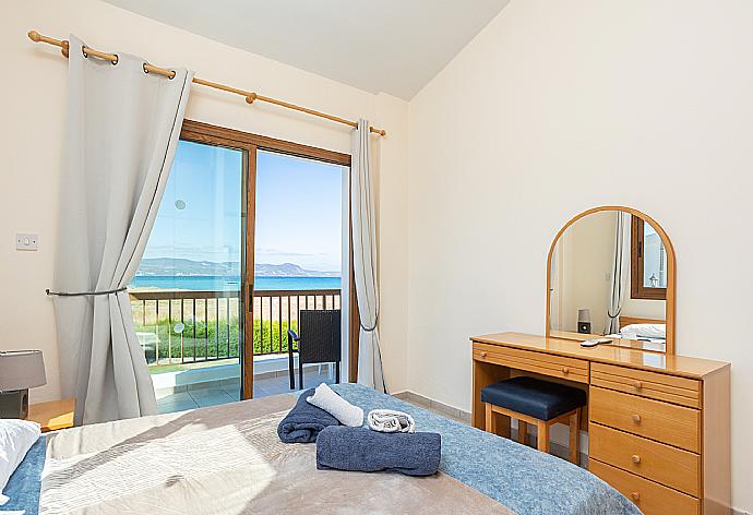 Double bedroom with A/C, sea views, and balcony access . - Blue Bay Villa Nicole . (Galerie de photos) }}