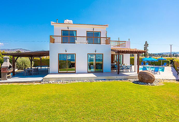 Beautiful villa with private pool, terrace, and garden with sea views . - Blue Bay Villa Thea . (Galería de imágenes) }}