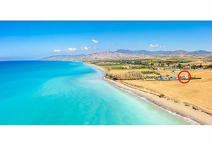 Aerial view showing location of Blue Bay Villa Thea . - Blue Bay Villa Thea . (Galería de imágenes) }}