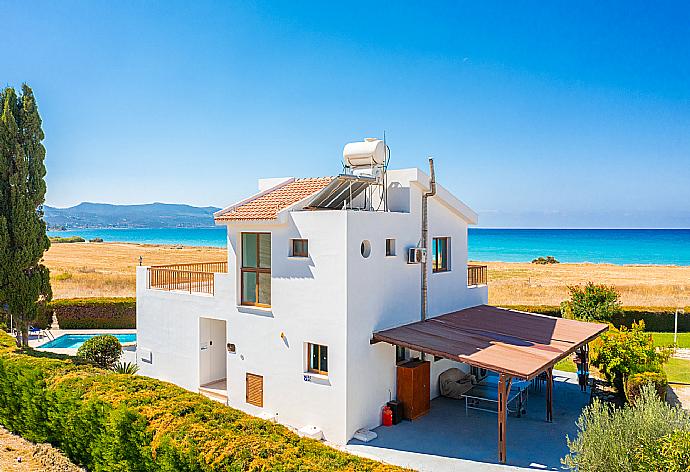 Aerial view of Blue Bay Villa Thea . - Blue Bay Villa Thea . (Galerie de photos) }}