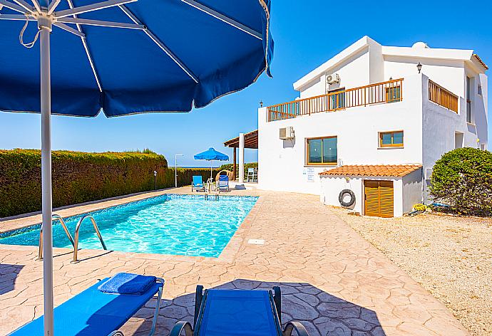 Beautiful villa with private pool, terrace, and garden with sea views . - Blue Bay Villa Thea . (Галерея фотографий) }}