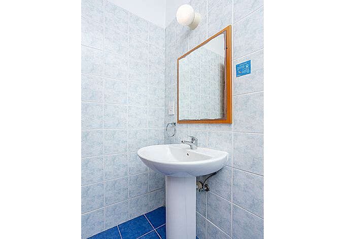 Blue Bay Villa Thea Bathroom