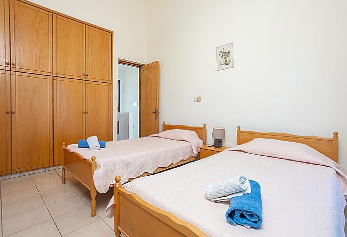 Twin bedroom with A/C, sea views, and balcony access . - Blue Bay Villa Thea . (Галерея фотографий) }}