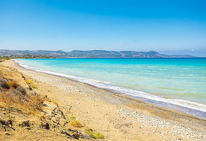 Beach directly in front of Blue Bay Villa Thea . - Blue Bay Villa Thea . (Galerie de photos) }}