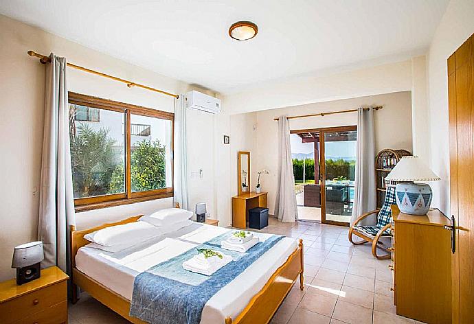 Blue Bay Villa Dimitris Bedroom