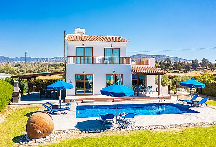 ,Beautiful villa with private pool, terrace, and garden with sea views . - Blue Bay Villa Dimitris . (Галерея фотографий) }}