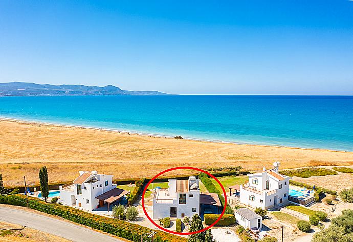 Aerial view showing location of Blue Bay Villa Dimitris . - Blue Bay Villa Dimitris . (Galería de imágenes) }}