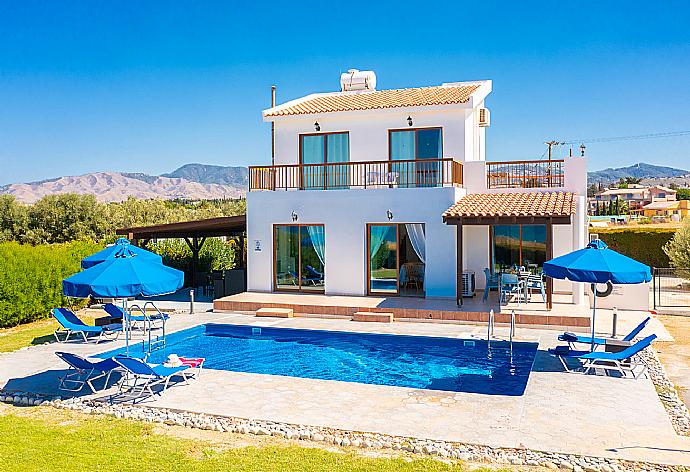 Beautiful villa with private pool, terrace, and garden with sea views . - Blue Bay Villa Dimitris . (Galería de imágenes) }}