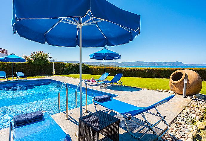 Private pool, terrace, and garden with sea views . - Blue Bay Villa Dimitris . (Галерея фотографий) }}