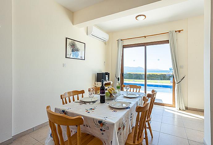 Open-plan living room with sofas, dining area, kitchen, A/C, WiFi internet, and satellite TV . - Blue Bay Villa Dimitris . (Fotogalerie) }}